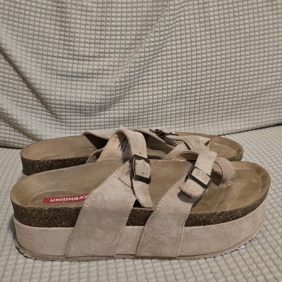 UNIONBAY Tan Sandals Comfort-Focused Design - Picture 3 of 5